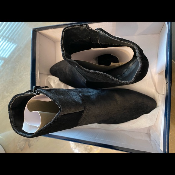 Black velour Booties - Picture 3 of 5